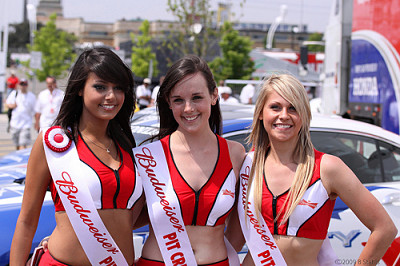 Budweiser Girls  promote bud light beer